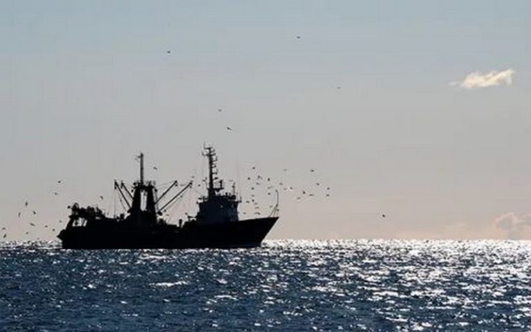Un rapport met en exergue la méthode par laquelle les navires de pêche illégaux dissimulent leur localisation en Afrique de l’Ouest