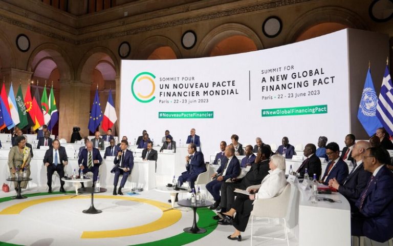 Le Sommet sur le nouveau pacte financier mondial se clôt sur des avancées timides et reste un projet