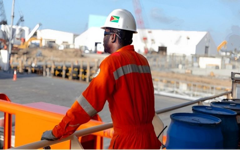 De la découverte à la première production : Ce que la zone pétrolière pionnière la plus chaude d’Afrique – la Namibie – peut apprendre de la Guyane