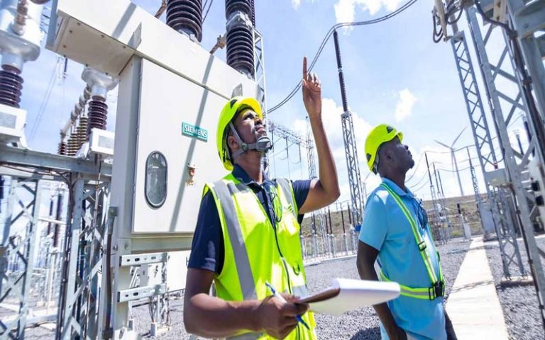 BAD : Le « Projet de connectivité du dernier kilomètre » permet l’accès à l’électricité à plus de 1,6 million de Kenyans à faibles revenus