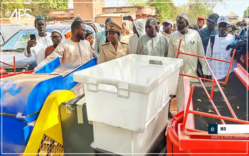 Le ministre Sénégalais des Mines remet cinq unités de traitement aux GIE d’orpailleurs de Karakhéna
