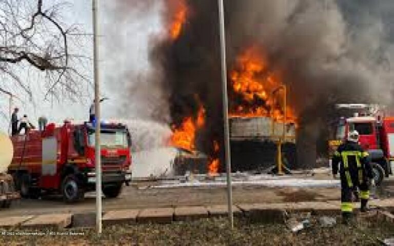 L&rsquo;explosion du principal dépôt d&rsquo;hydrocarbures paralyse la Guinée
