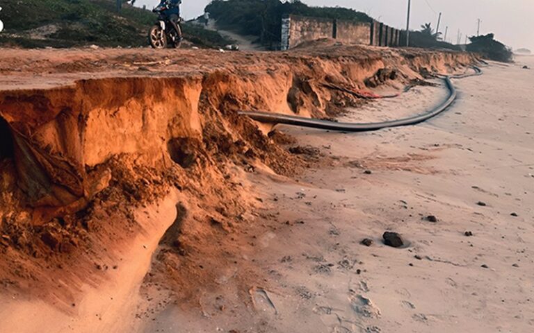 Sénégal : Le quai de pêche de Kaffountine menacé par l’avancée de la mer, alerte le maire David Diatta