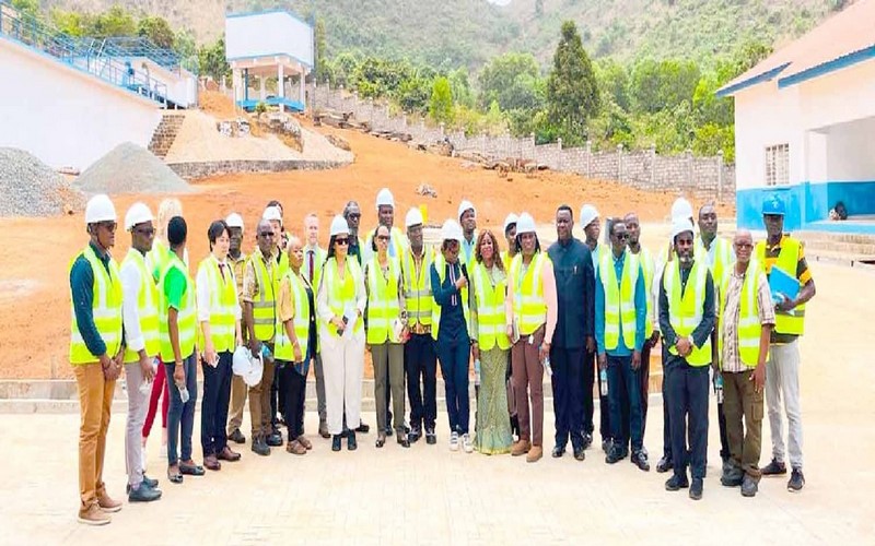 Des administrateurs de la BAD visitent un projet clé dans le secteur de l’eau en Sierra Leone