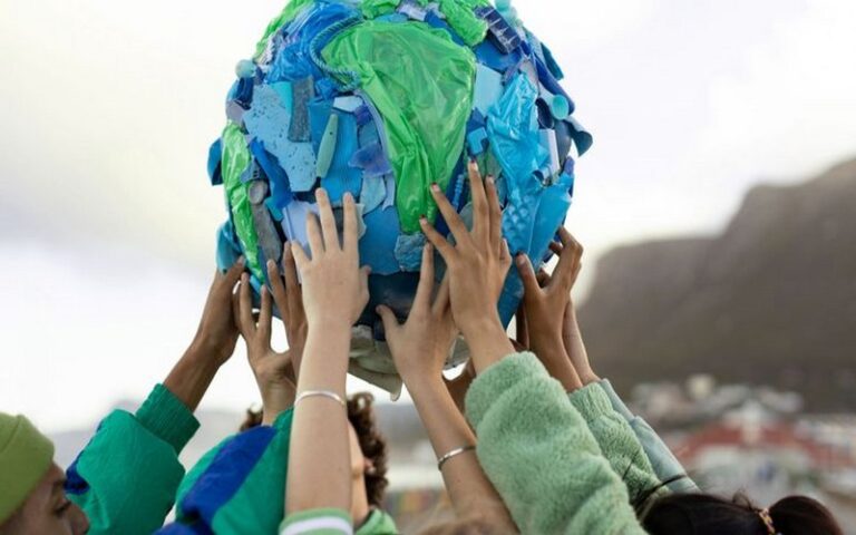 Le monde se penche sur la pollution plastique à Ottawa : ces négociations, capitales, aboutiront-elles à un traité contraignant ?
