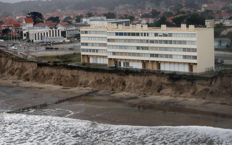 L’érosion sur le littoral sud, un phénomène dû à de multiples facteurs dont le changement climatique, selon des spécialistes