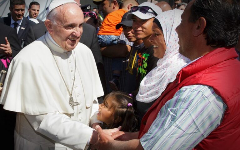 Journée mondiale des réfugiés : Le Pape François appelle à « accueillir ceux qui frappent à nos portes »