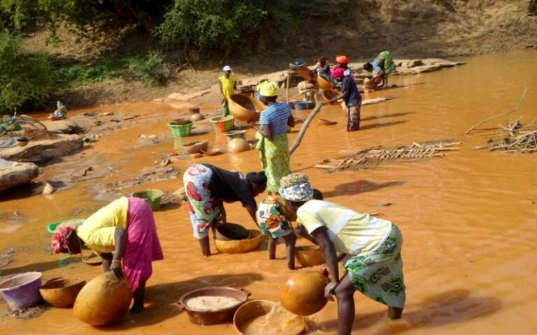 Le Sénégal suspend la délivrance de permis d’exploration et d’exploitation minière dans la zone couvrant la Falémé jusqu’au 30 juin 2027