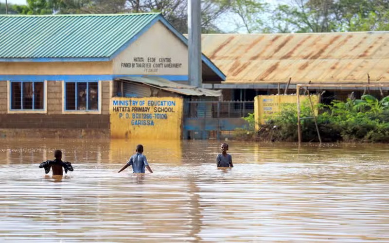 En Afrique, dix millions d’enfants privés d’école à cause des inondations massives, selon l’ONG Save the Children