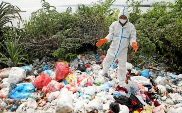 Alliance to End Plastic Waste : Une hypocrisie de 1,5 milliard de dollars ? Bilan critiqué de l’initiative contre la pollution plastique