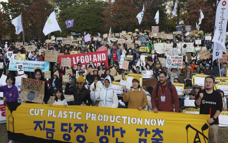 Corée du Sud : Négociations difficiles pour un accord mondial sur la réduction de la pollution plastique à Busan