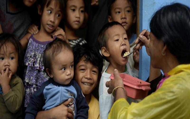 Les enfants, premières victimes des conséquences dramatiques du changement climatique : malnutrition, maladies et déplacements forcés