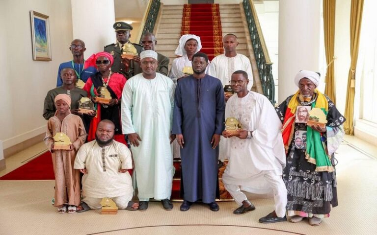 Onze citoyens honorés par le président du Sénégal pour leur engagement en faveur de la propreté et de l’environnement