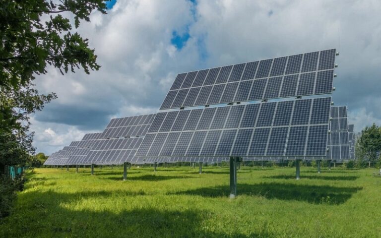 L&rsquo;électrification de l’Afrique rurale grâce à la production décentralisée : Un levier clé pour l’accès à l&rsquo;énergie et le développement durable