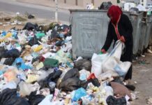 Tunisie : Les femmes berbechas, collectrices de plastique en lutte dans l’économie informelle