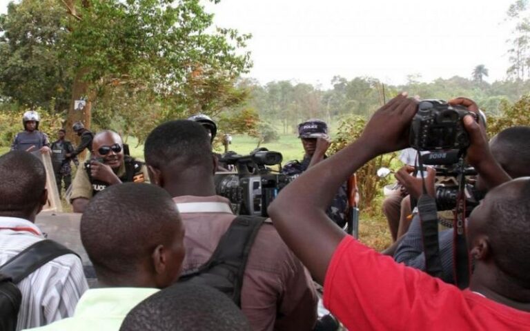Les journalistes environnementaux face aux menaces et intimidations : Un défi pour l’indépendance de l’information